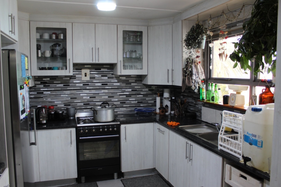 6 Bedroom Property for Sale in Paradise Beach Eastern Cape